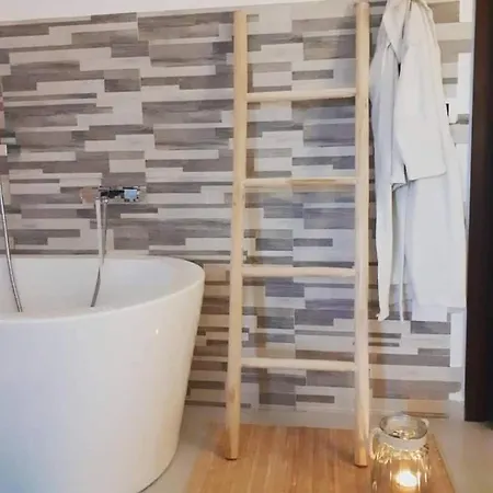Vela Bianca Bed & Breakfast 4*